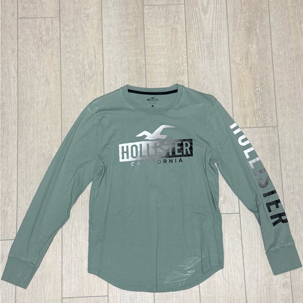 Hollister Men's Sage Long Sleeve Tee